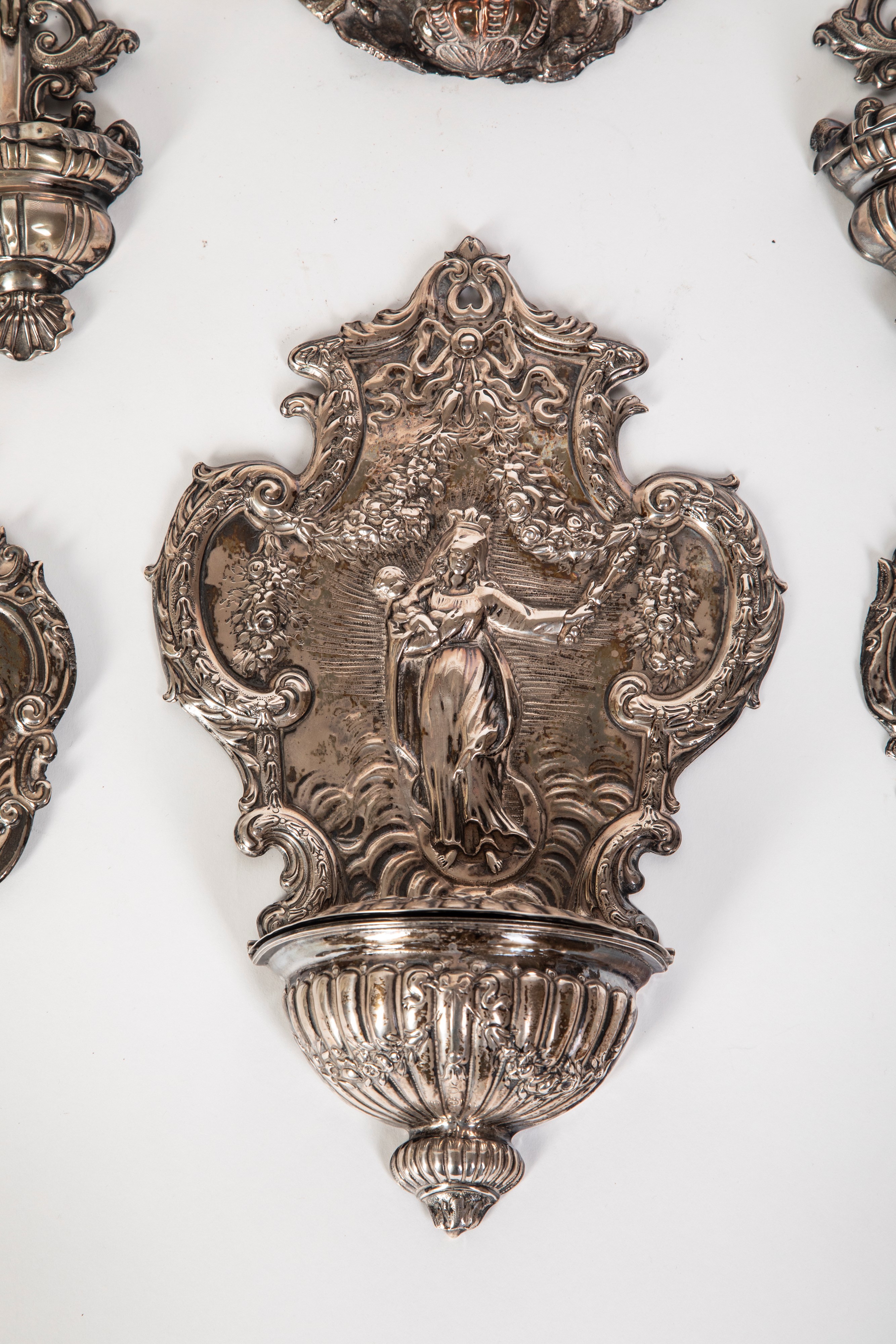Lamina argentata e sbalzata, Collezione di sei acquasantiere (XVIII secolo)