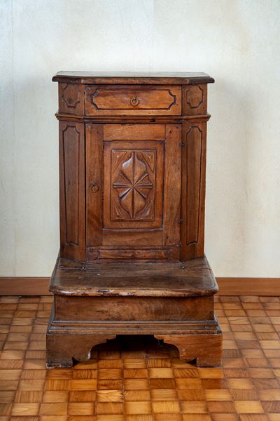 Inginocchiatoio in noce, Piemonte, secolo XVIII