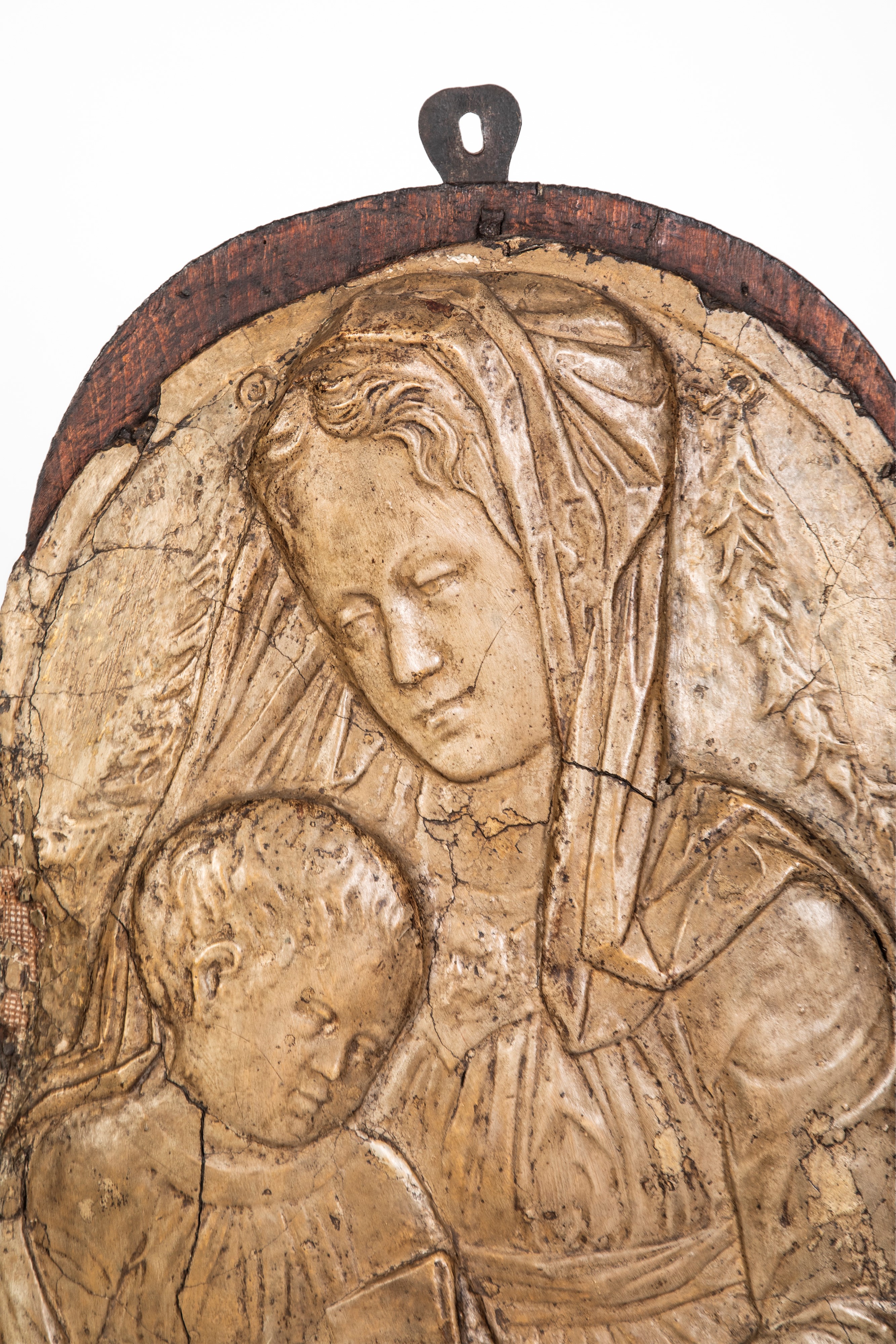 Ambito veneto-padovano, Bassorilievo in stucco raffigurante Madonna con Bambino
