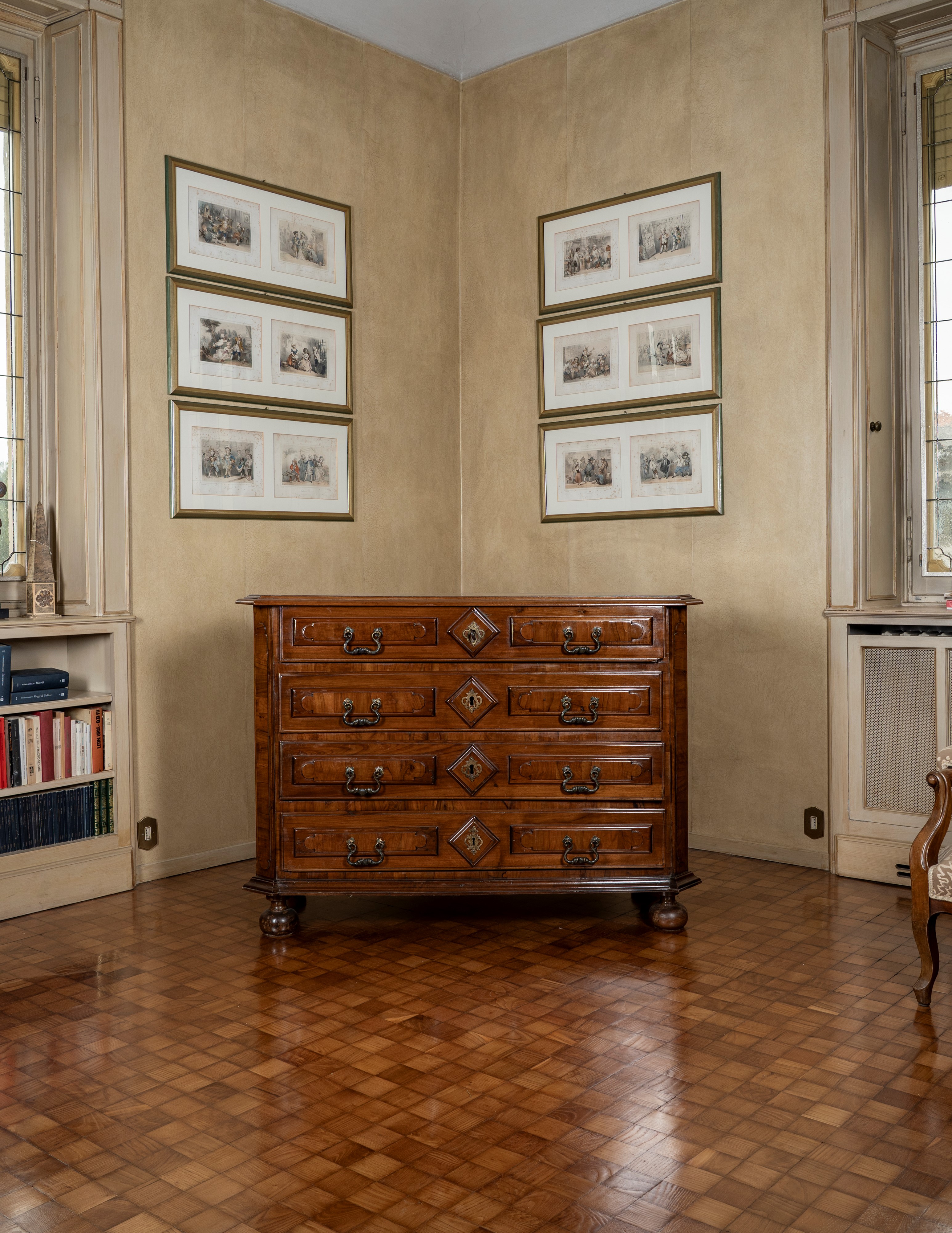 Cassettone lastronato e intarsiato, Piemonte, fine XVII - inizi XVIII secolo