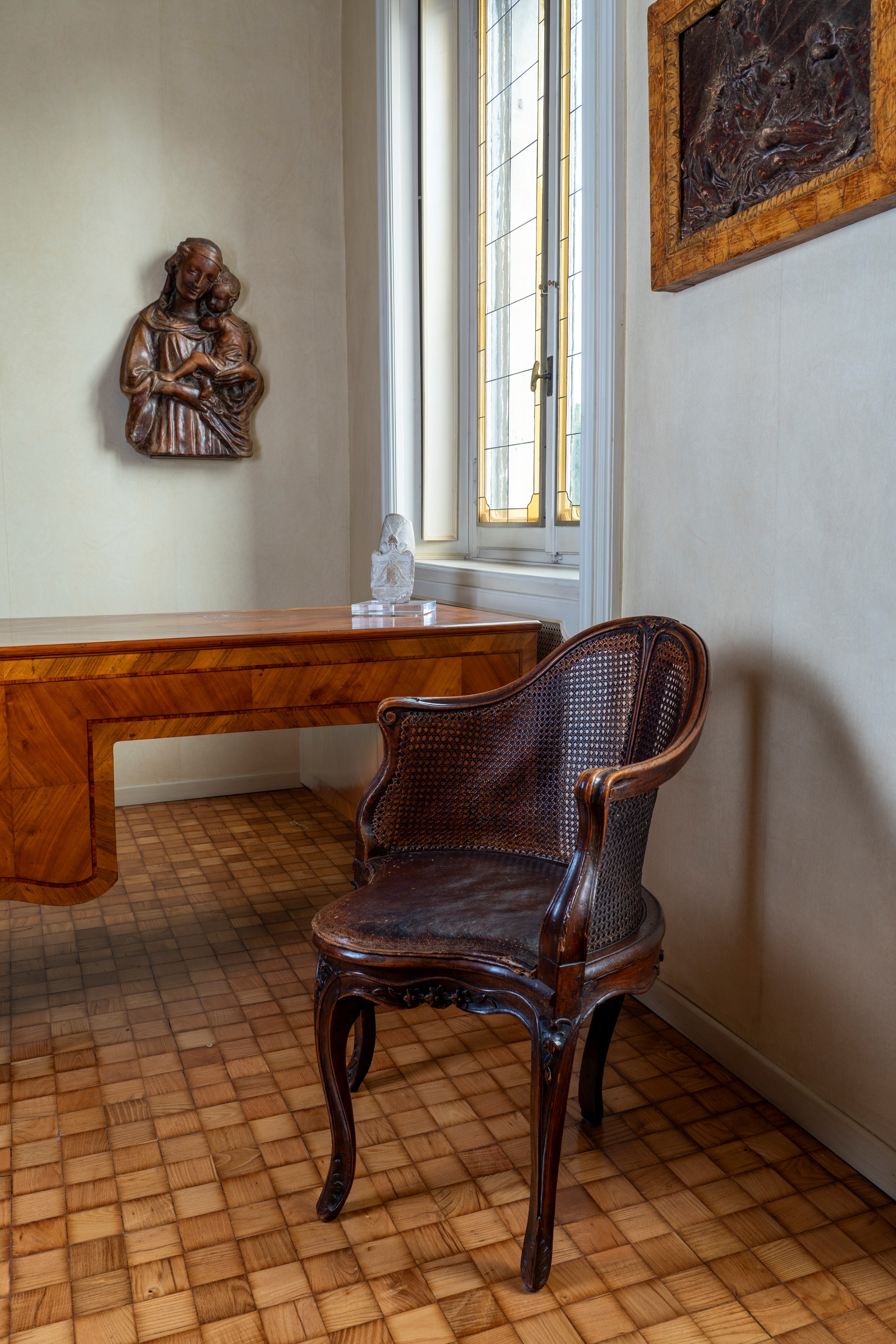Bergère d’angolo Luigi XV, fauteuil de bureau, faggio tinto (Francia), metà secolo XVIII