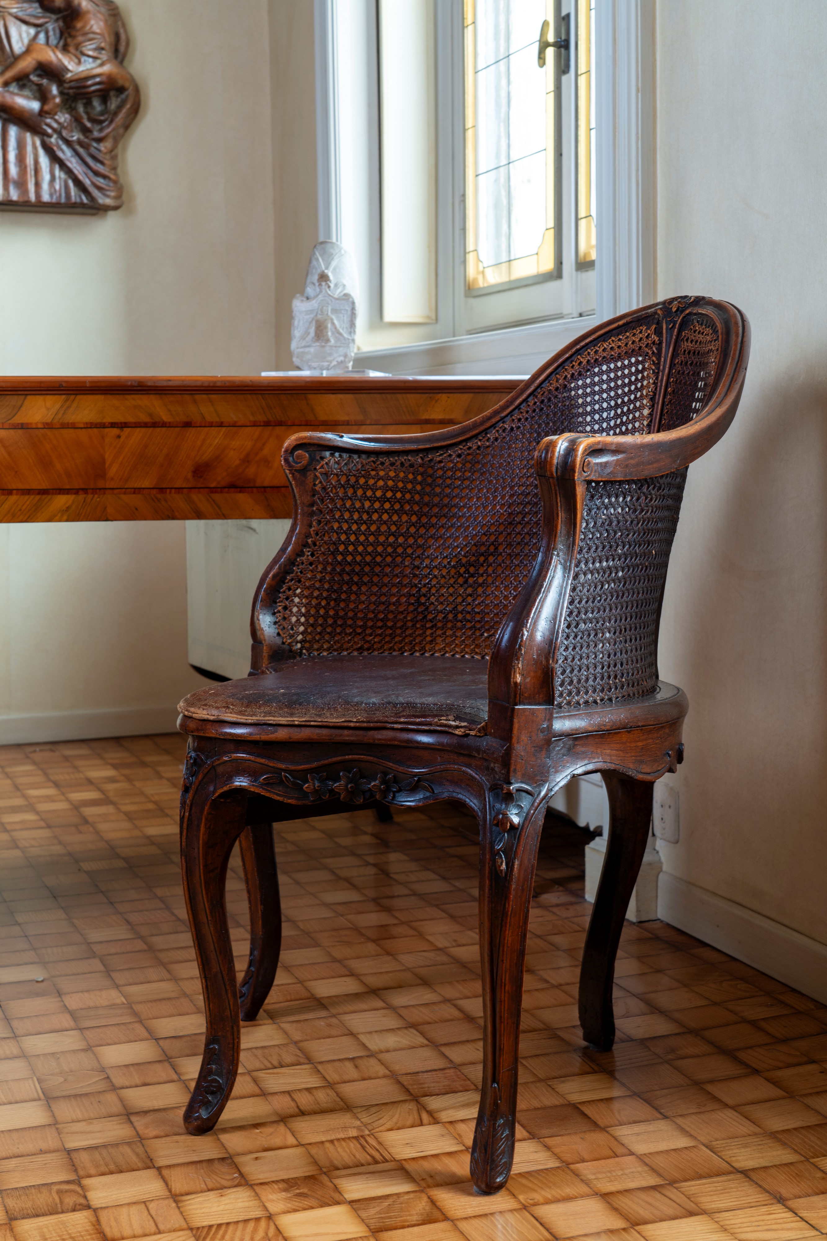 Bergère d’angolo Luigi XV, fauteuil de bureau, faggio tinto (Francia), metà secolo XVIII