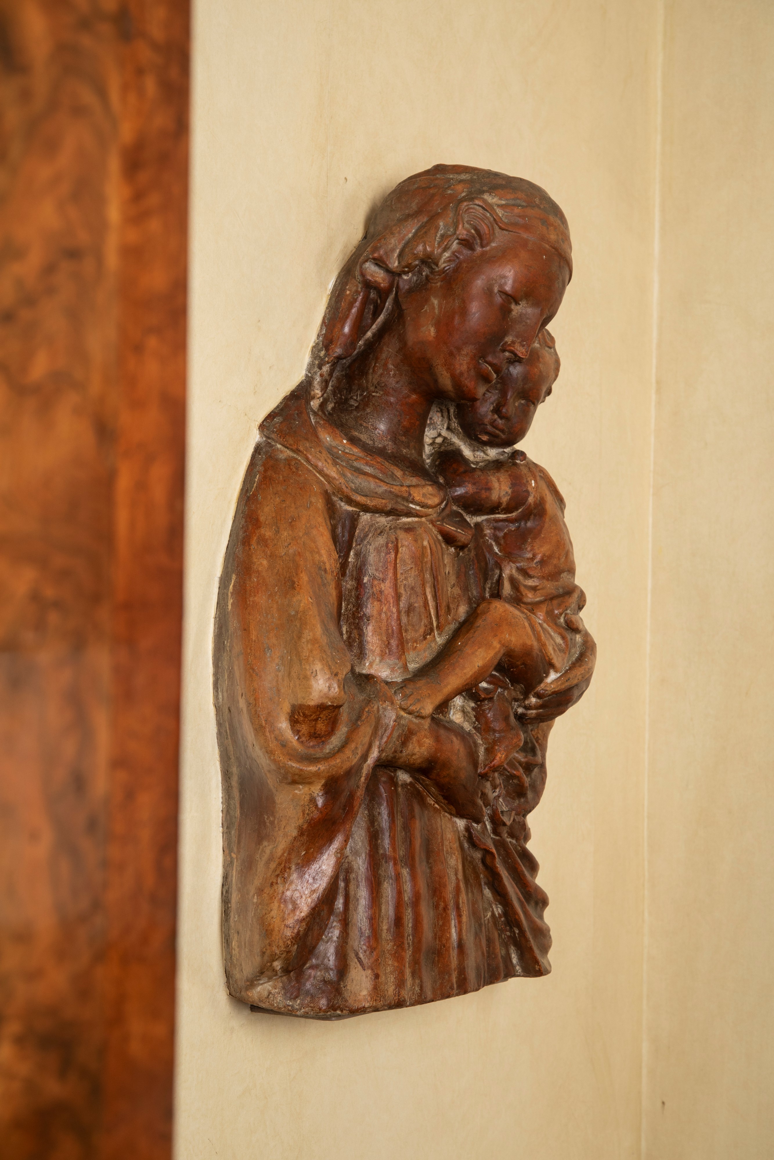 Altorilievo in terracotta, Madonna con Bambino, Toscana, XV secolo