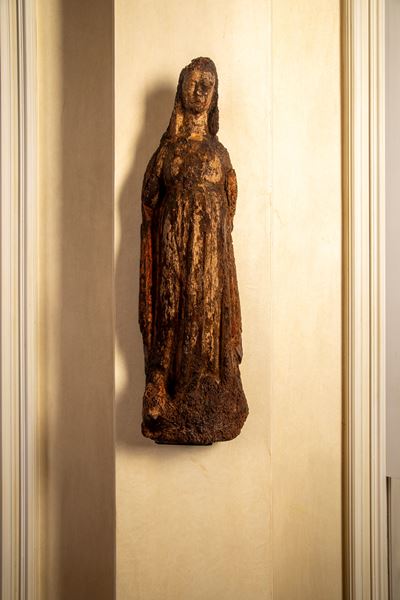 Figura femminile di santa, legno scolpito con tracce di policromia, XIV–XV secolo