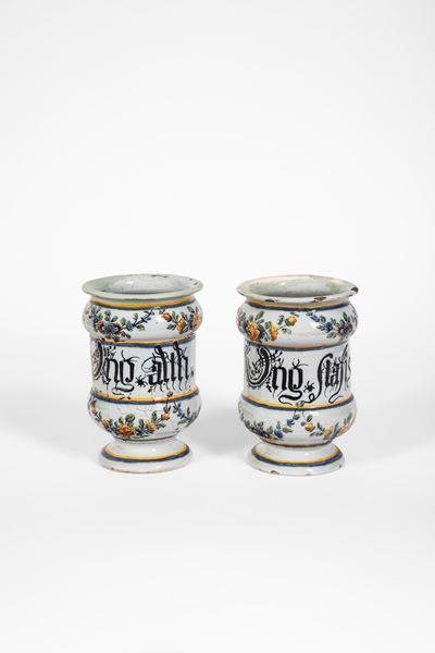 Albarello da farmacia, coppia, maiolica policroma, Torino, XVIII secolo