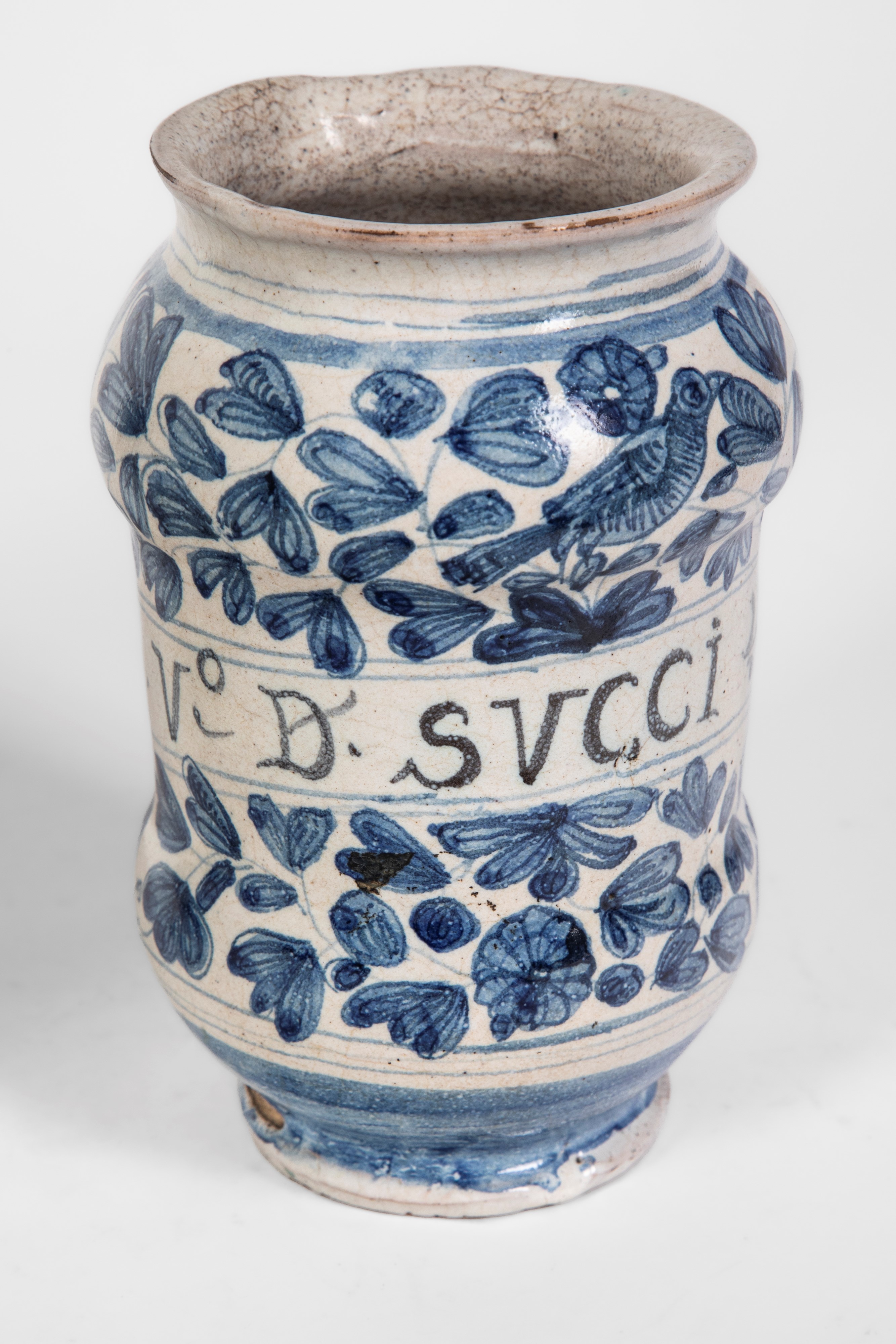 Italia settentrionale, Albarello e bottiglia da farmacia in maiolica decorata in blu (XVII-XVIII ...