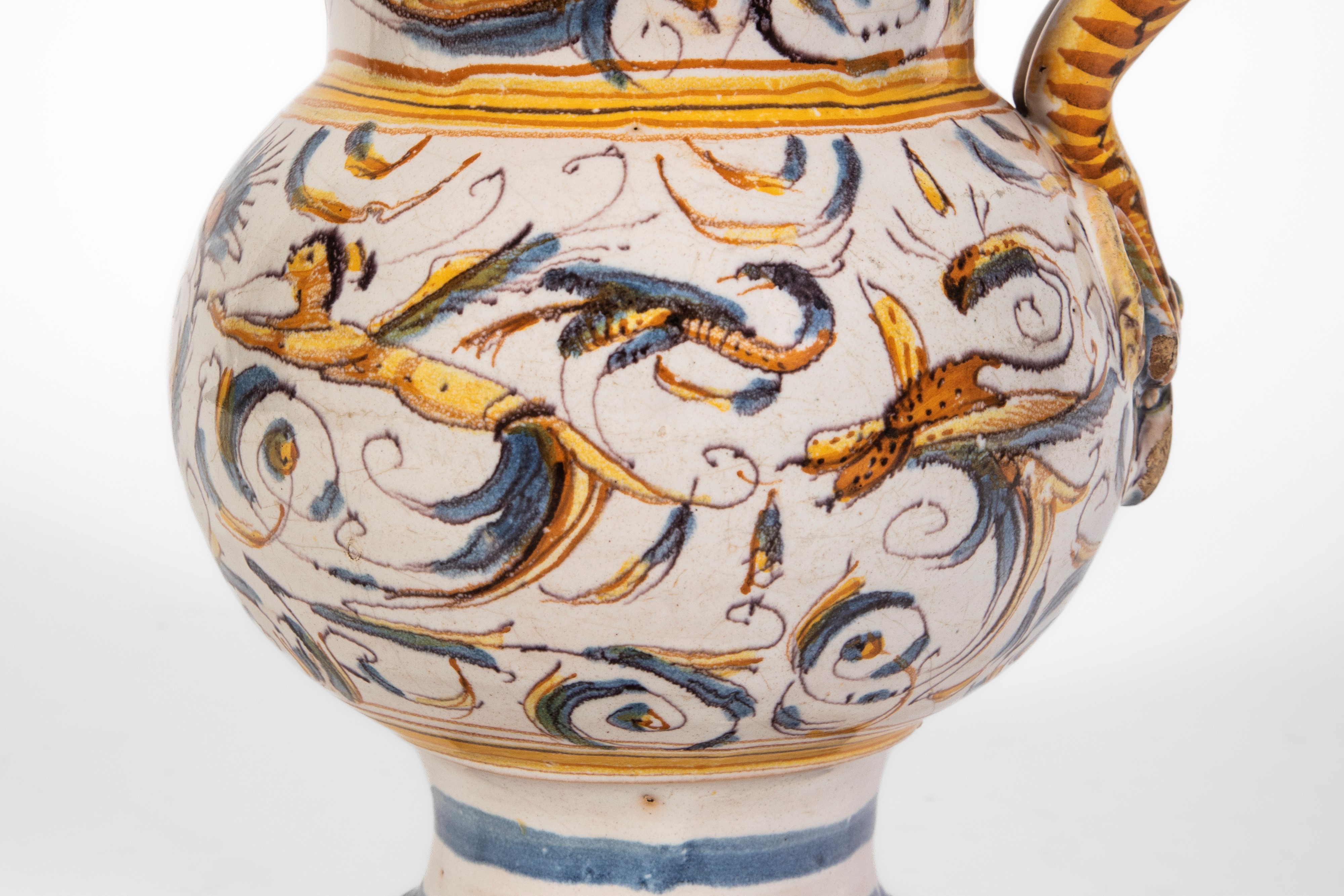 Italia centrale (Pesaro o Urbino), Boccale in maiolica policroma del XVIII secolo