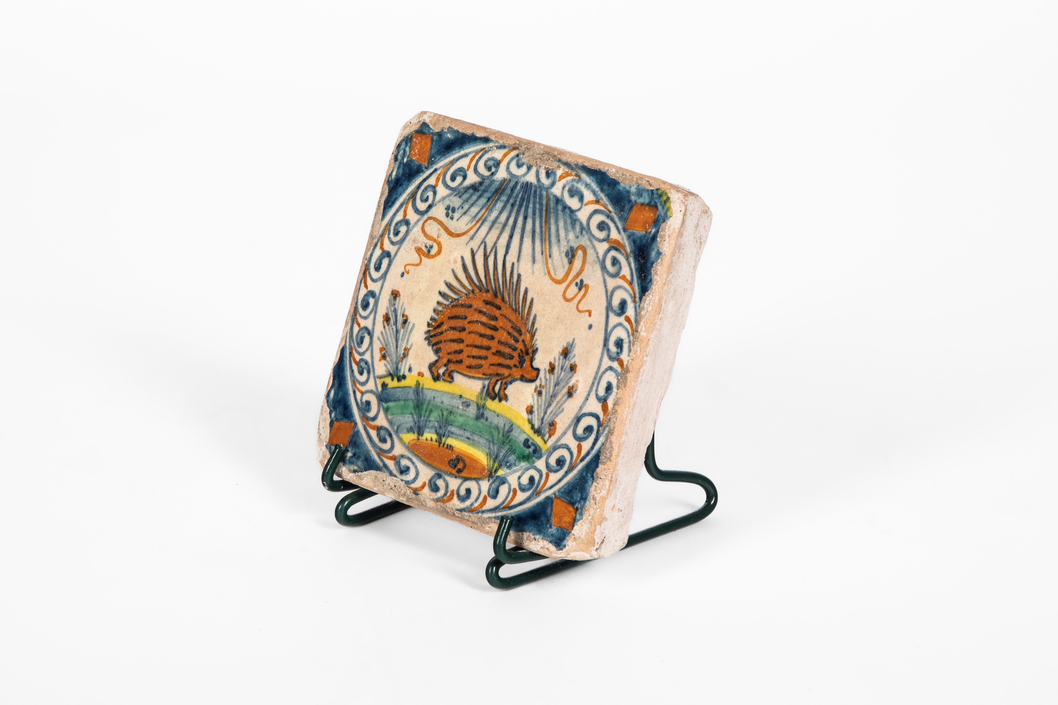 Maiolica policroma, Piastrella da pavimento con istrice, Faenza, inizio XVI secolo