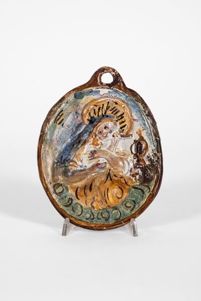 Targa devozionale, maiolica policroma a rilievo raffigurante Santa (probabilmente Maddalena), XVI...