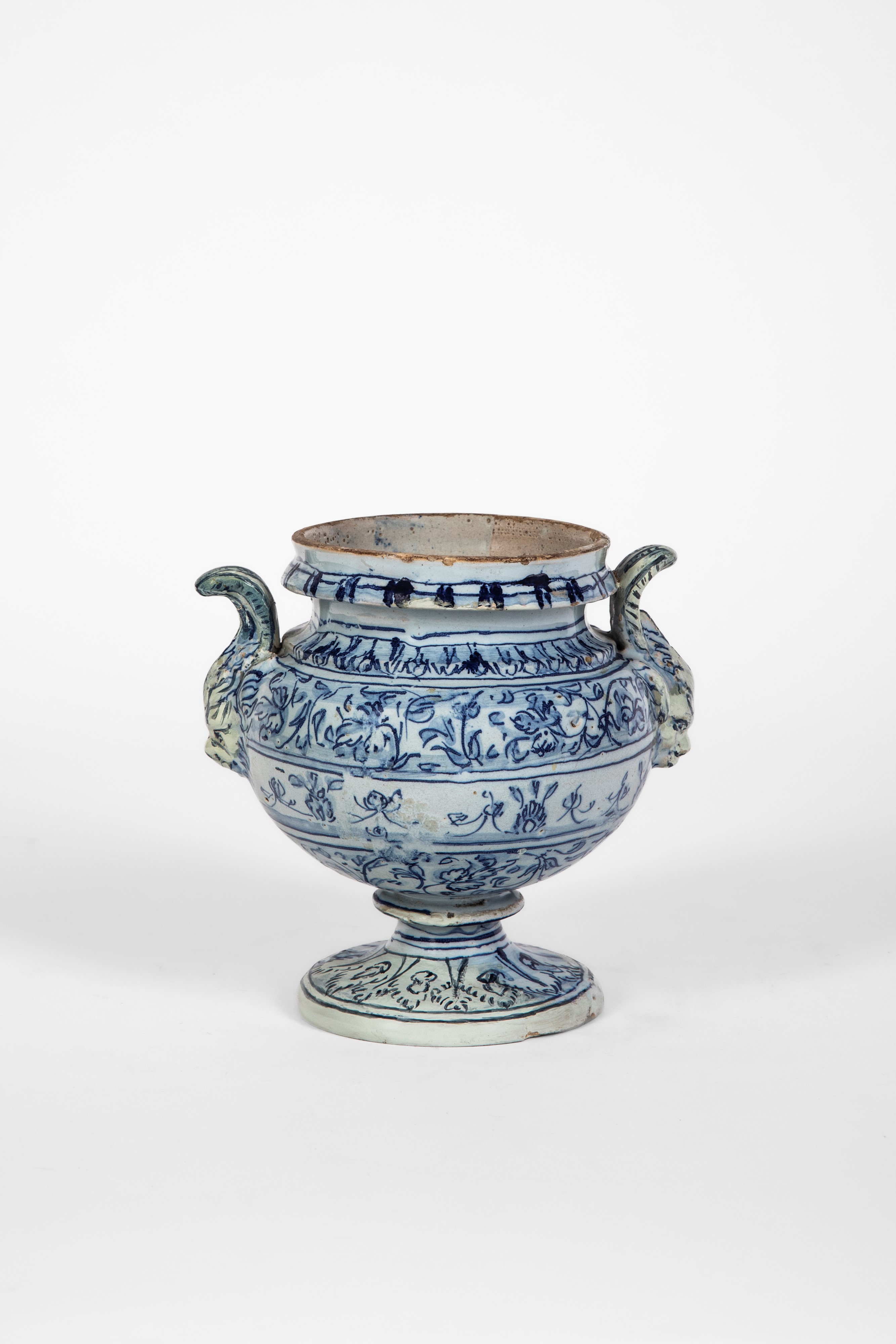 Vaso da elettuari in maiolica bianco-blu, Liguria, seconda metà XVII–XVIII secolo