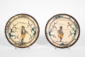 Coppia di piatti in maiolica policroma a &ldquo;figuretti&rdquo;. Liguria, secolo XVIII-XIX.