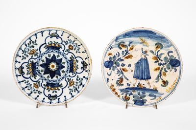 Lotto composto da alzata e piatto in maiolica policroma a gran fuoco, Secolo XVIII
