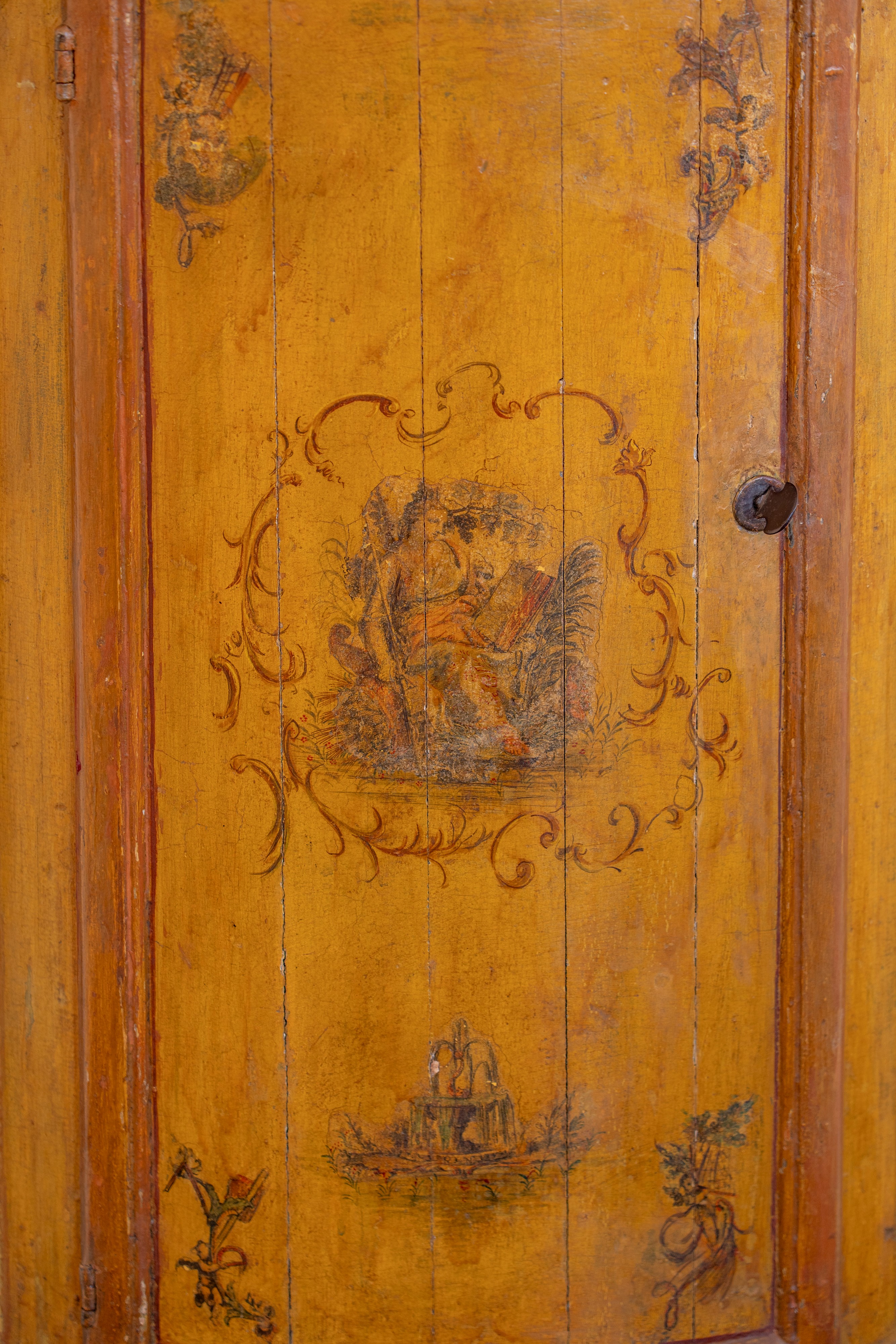Angoliera in legno laccato ad Arte Povera, secolo XVIII