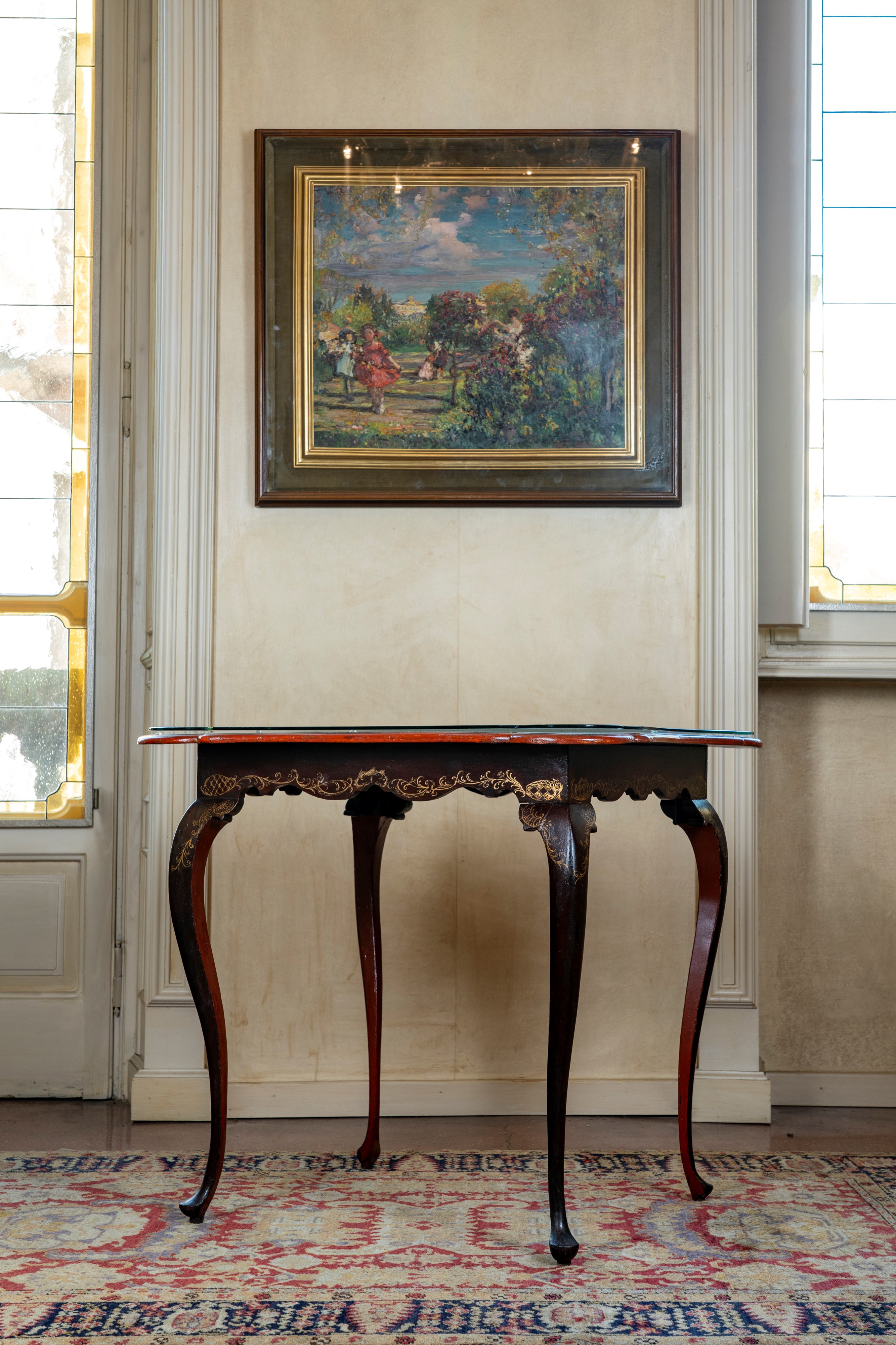 Tavolo da gioco in lacca nera, piano in cristallo protettivo. XVIII secolo