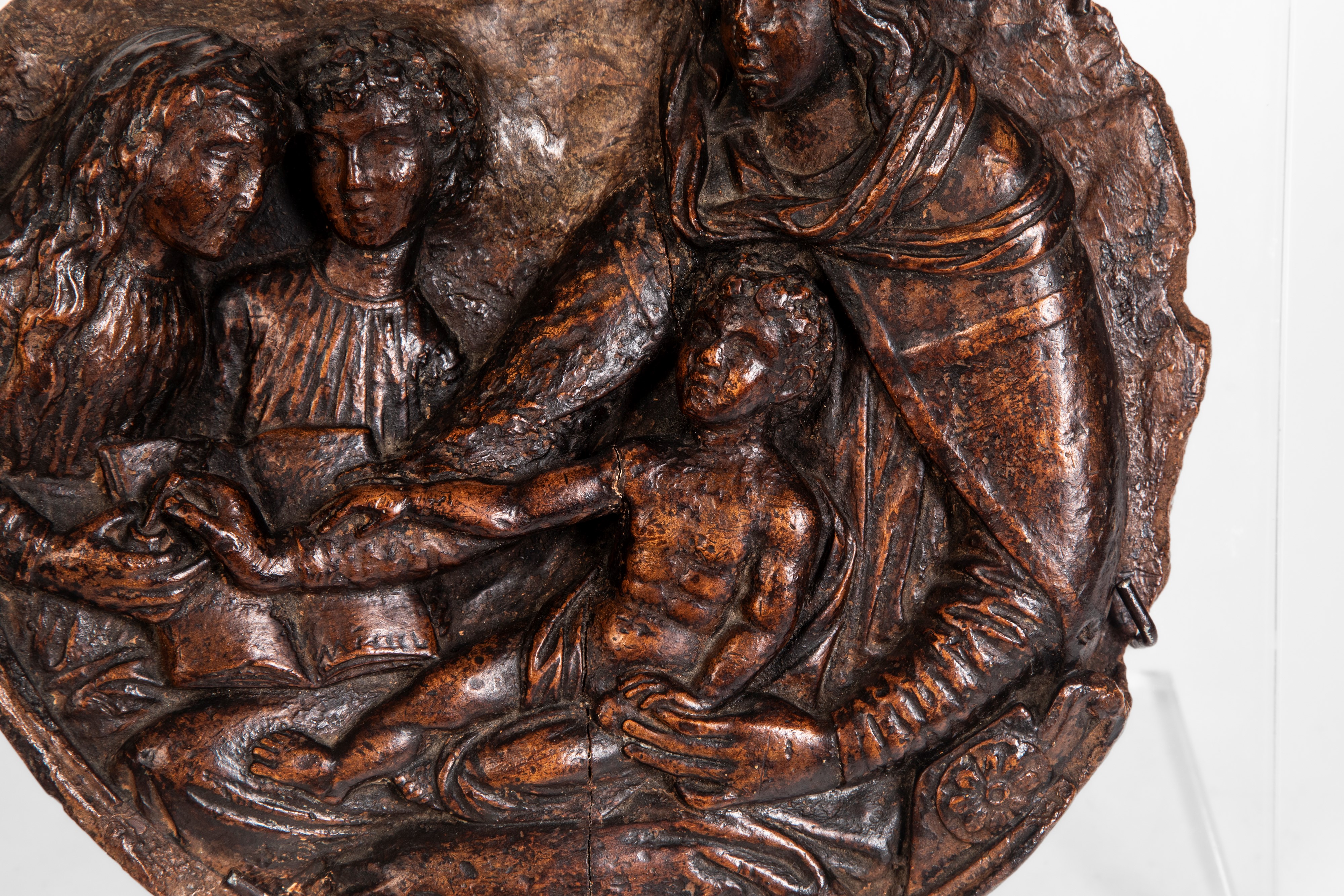 Emilia, XVI secolo, Altorilievo in terracotta raffigurante Madonna con Bambino e fanciulli