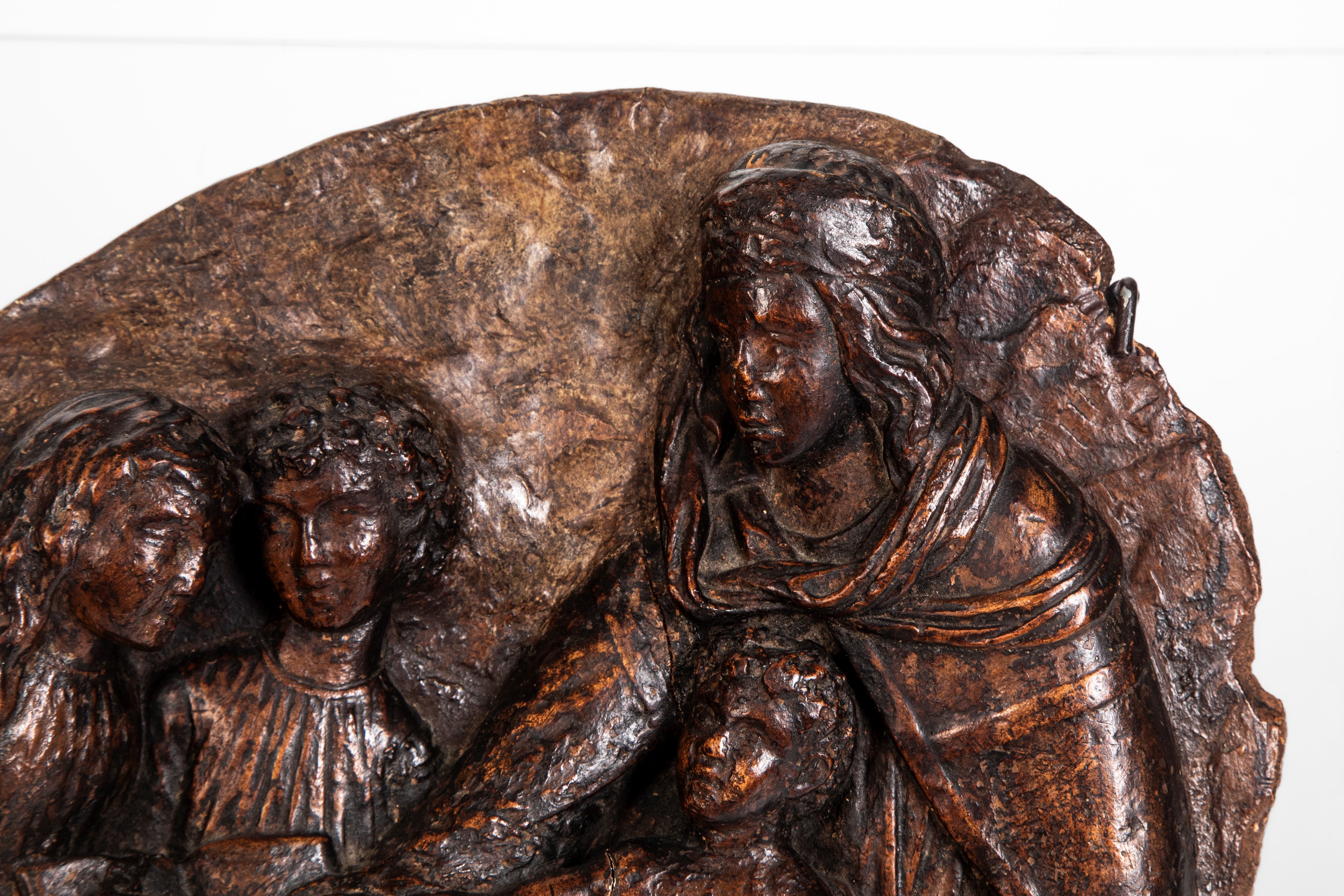Emilia, XVI secolo, Altorilievo in terracotta raffigurante Madonna con Bambino e fanciulli