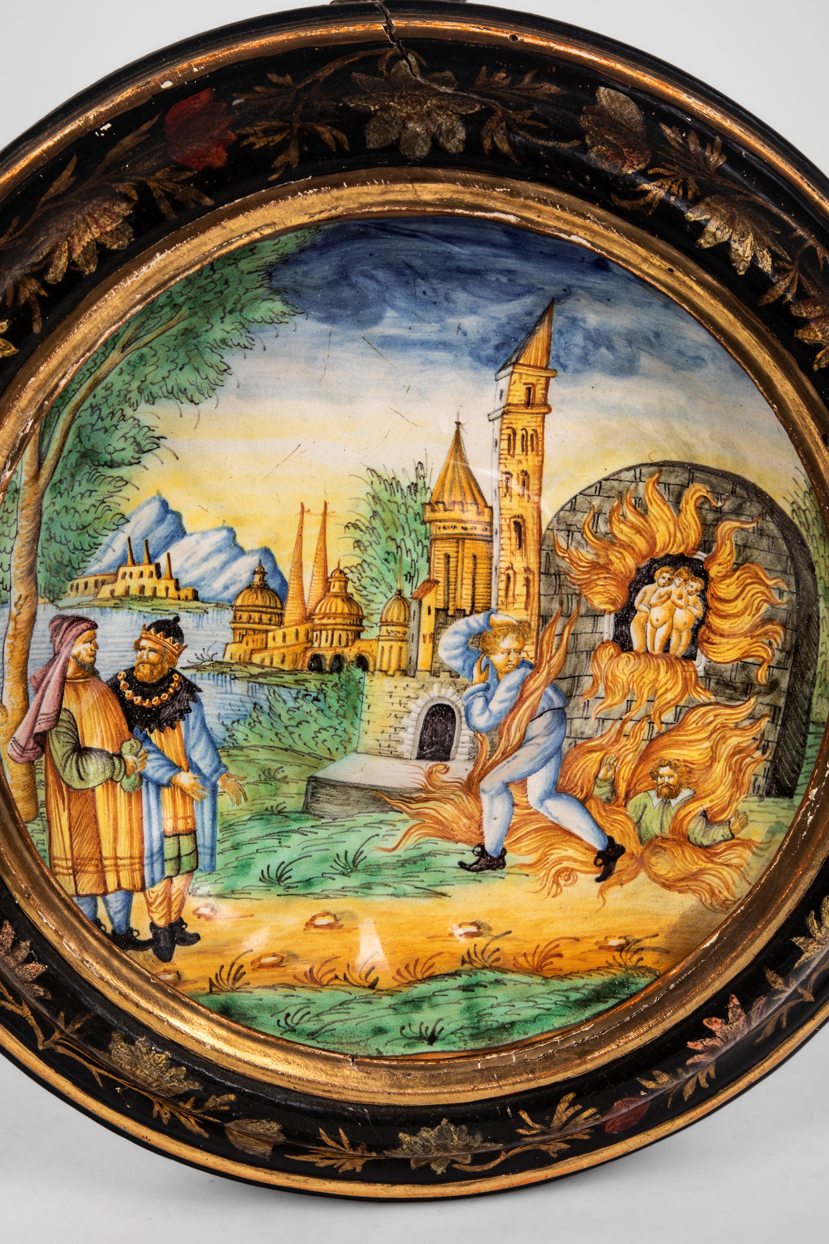 Tito Magrini, Piatto istoriato in maiolica policroma con scena dantesca del Purgatorio entro corn...