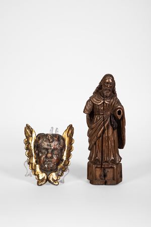 Lotto composto da una statuetta raffigurante Santo e un fregio in legno intagliato e dorato raffigurante testa di cherubino del XVII secolo.