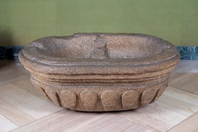 Vasca in pietra ovale, XVII–XVIII secolo