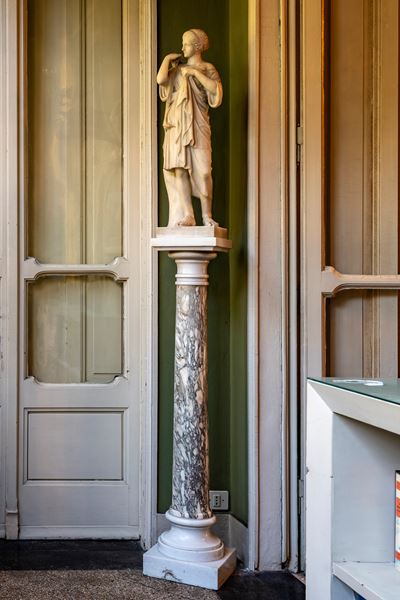 Venere panneggiata, scultura in marmo bianco, secolo XIX