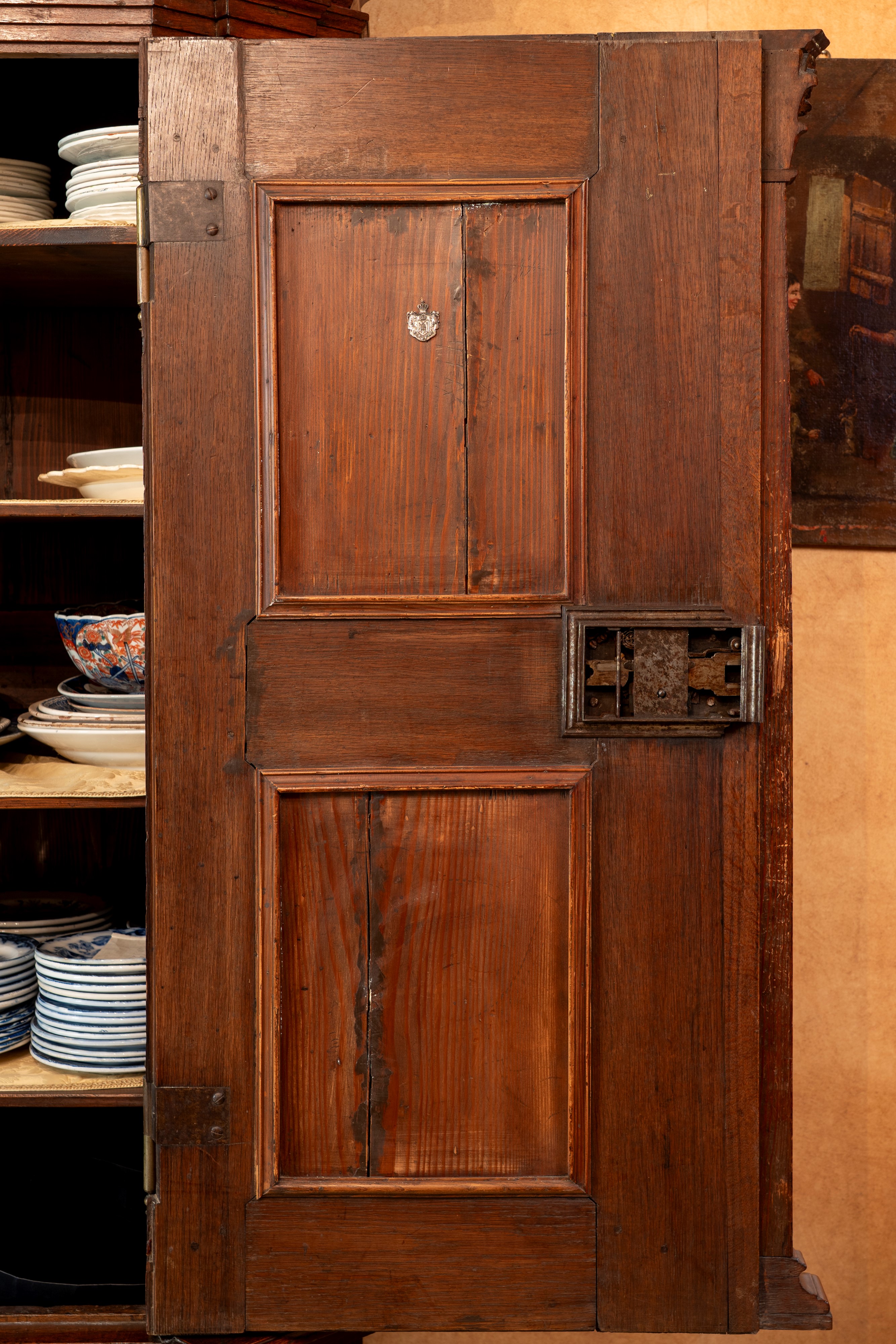 Cabinet in stile barocco, noce, radica e legni intarsiati