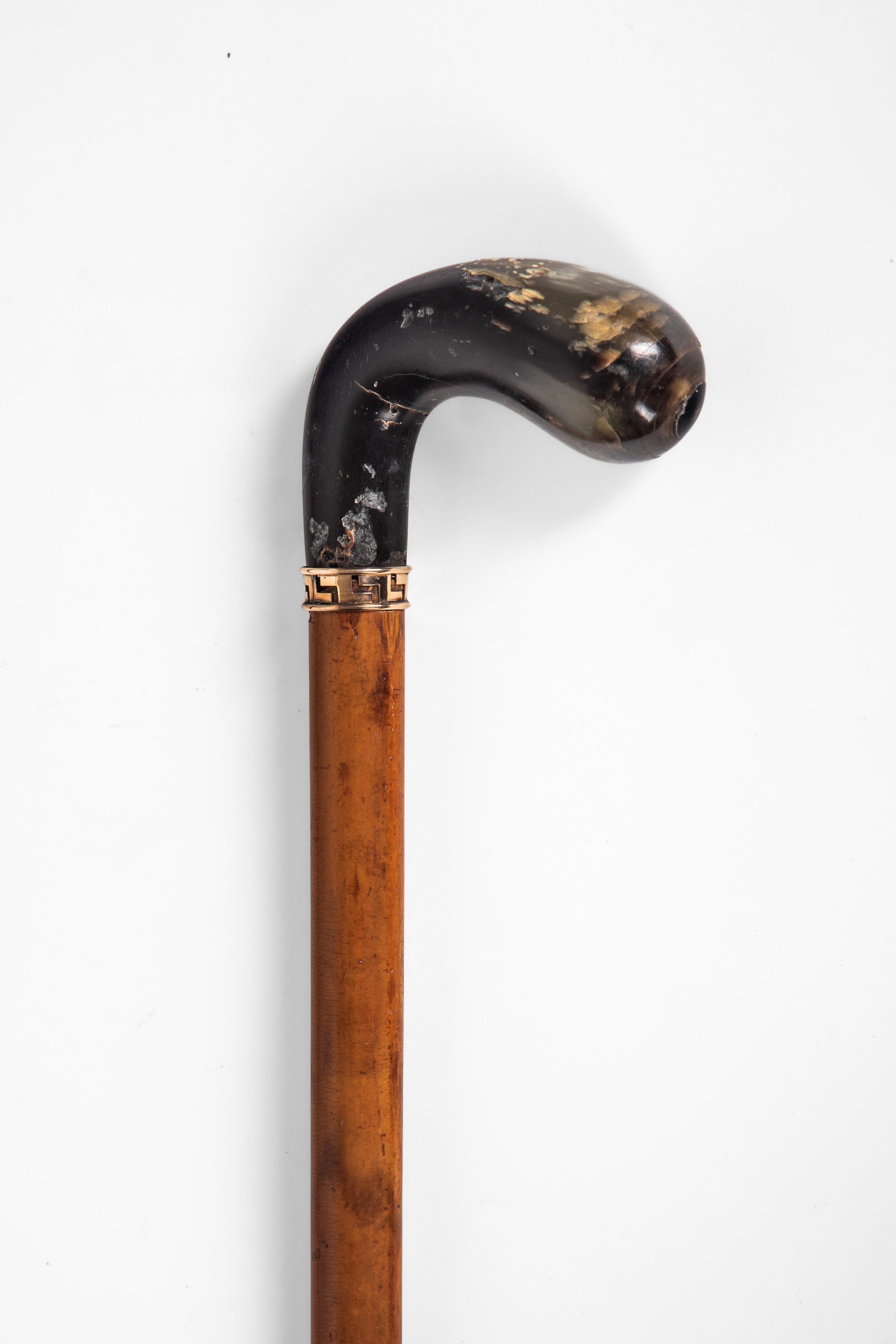Sette bastoni da passeggio, con pomoli di diverso decoro e materiali (pietre dure, smalti, vetro ...