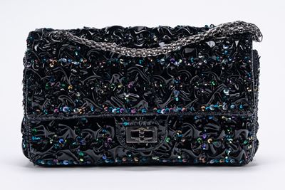 Borsa Reissue, vernice goffrata nera con ricamo a paillettes multicolor (2018)