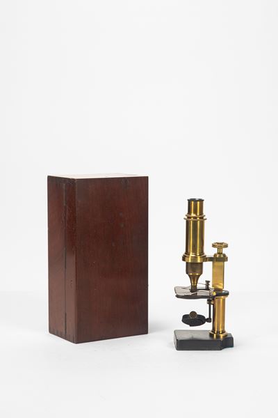 Charles Marchand, Microscopio in ottone con lente entro cofanetto ligneo