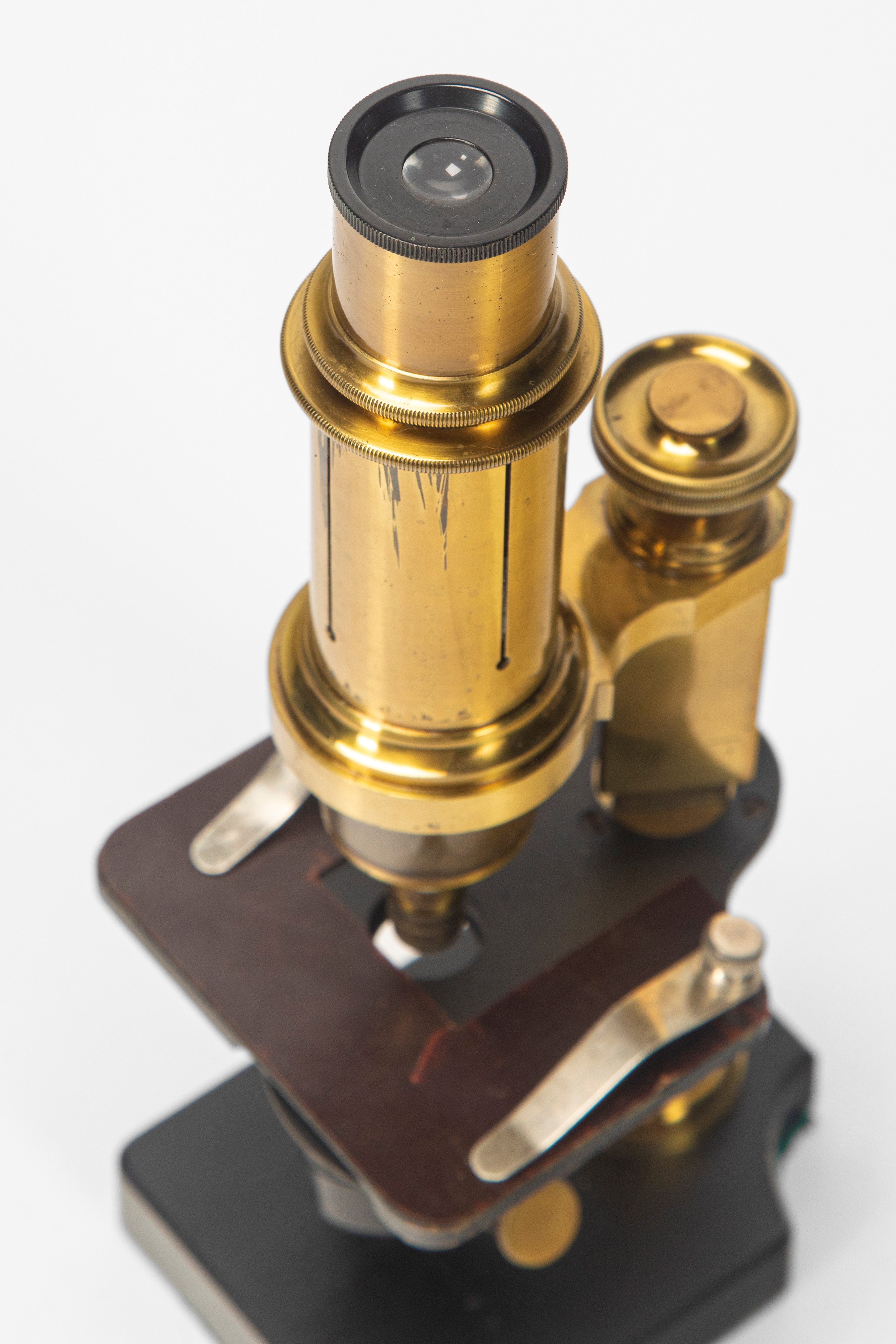 Charles Marchand, Microscopio in ottone con lente entro cofanetto ligneo