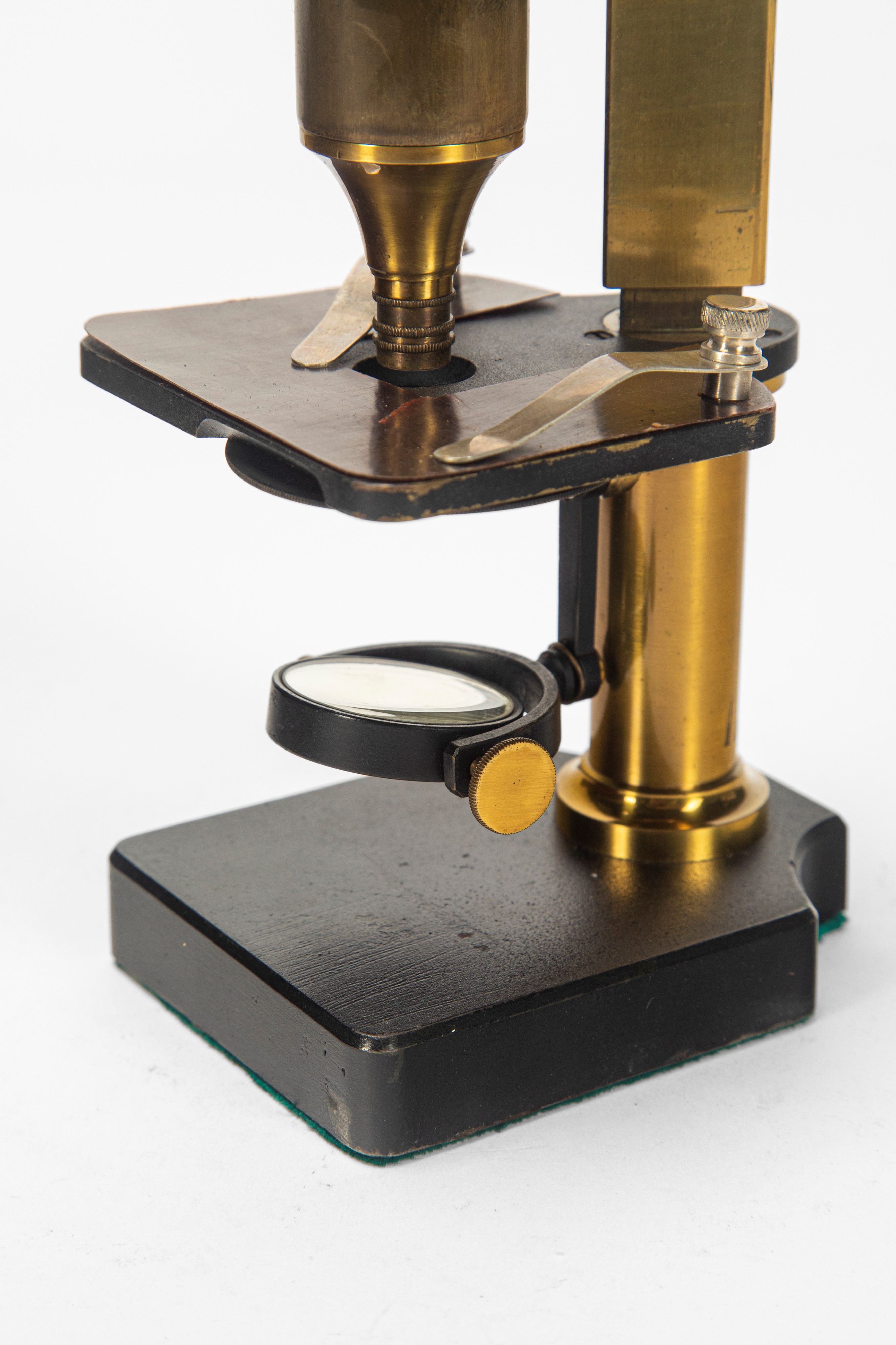 Charles Marchand, Microscopio in ottone con lente entro cofanetto ligneo