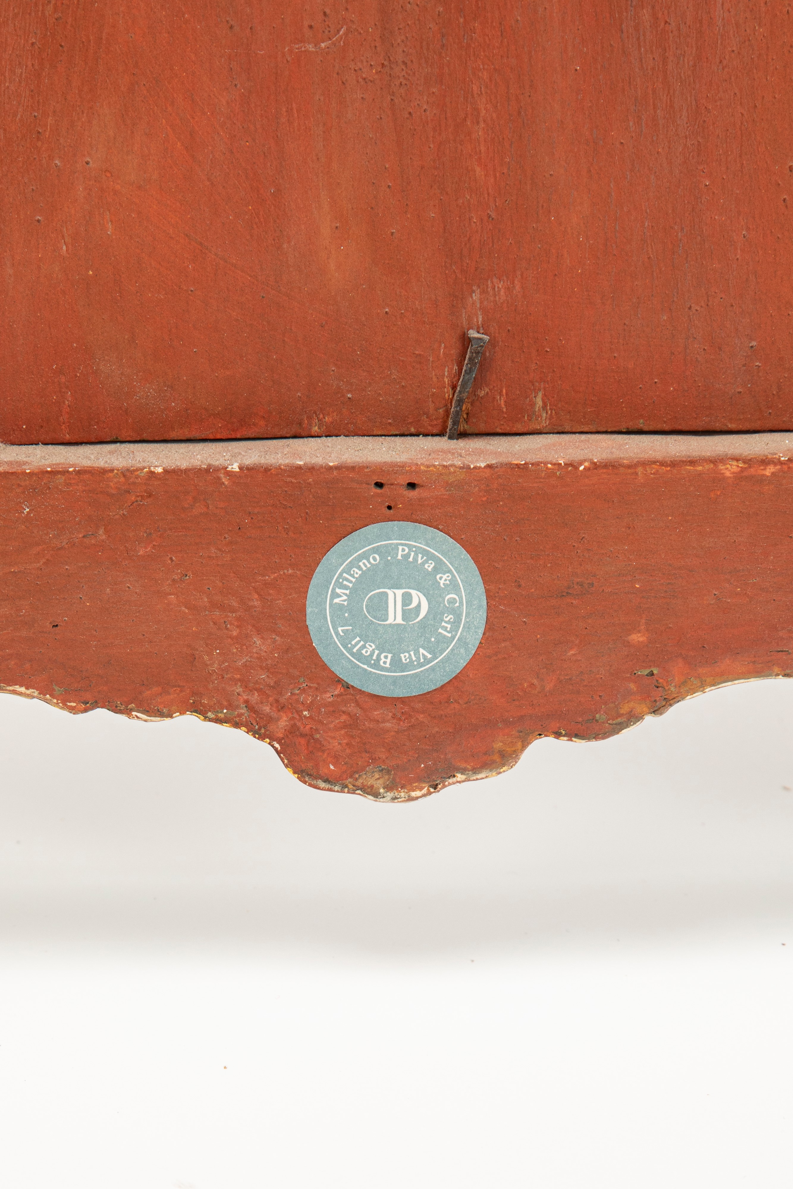 Specchiera veneziana del XVIII secolo, cornice in legno laccato e dorato, fondo verde decorato a ...