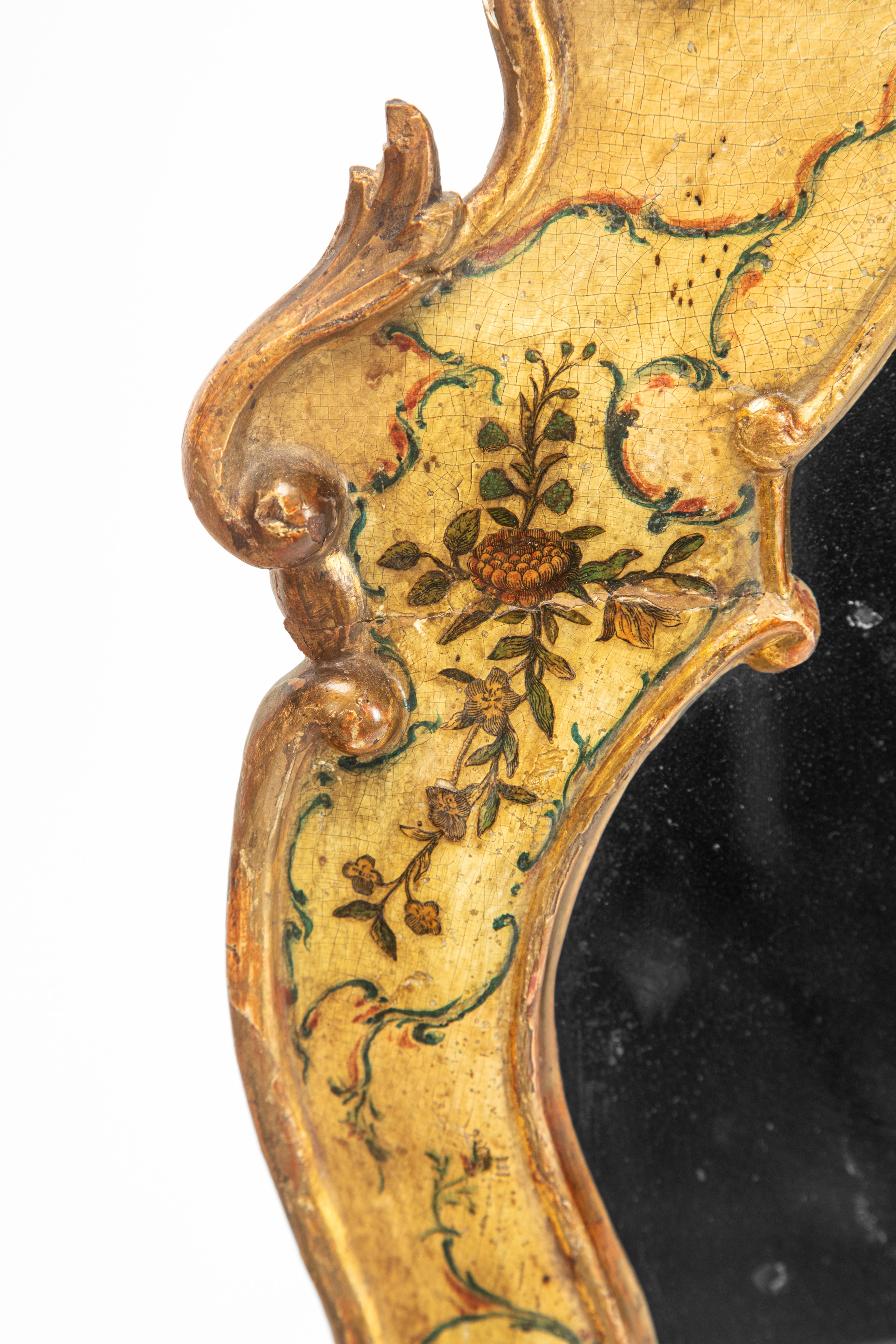 Specchiera di forma mossa, legno laccato e dorato, Veneto, XVIII secolo