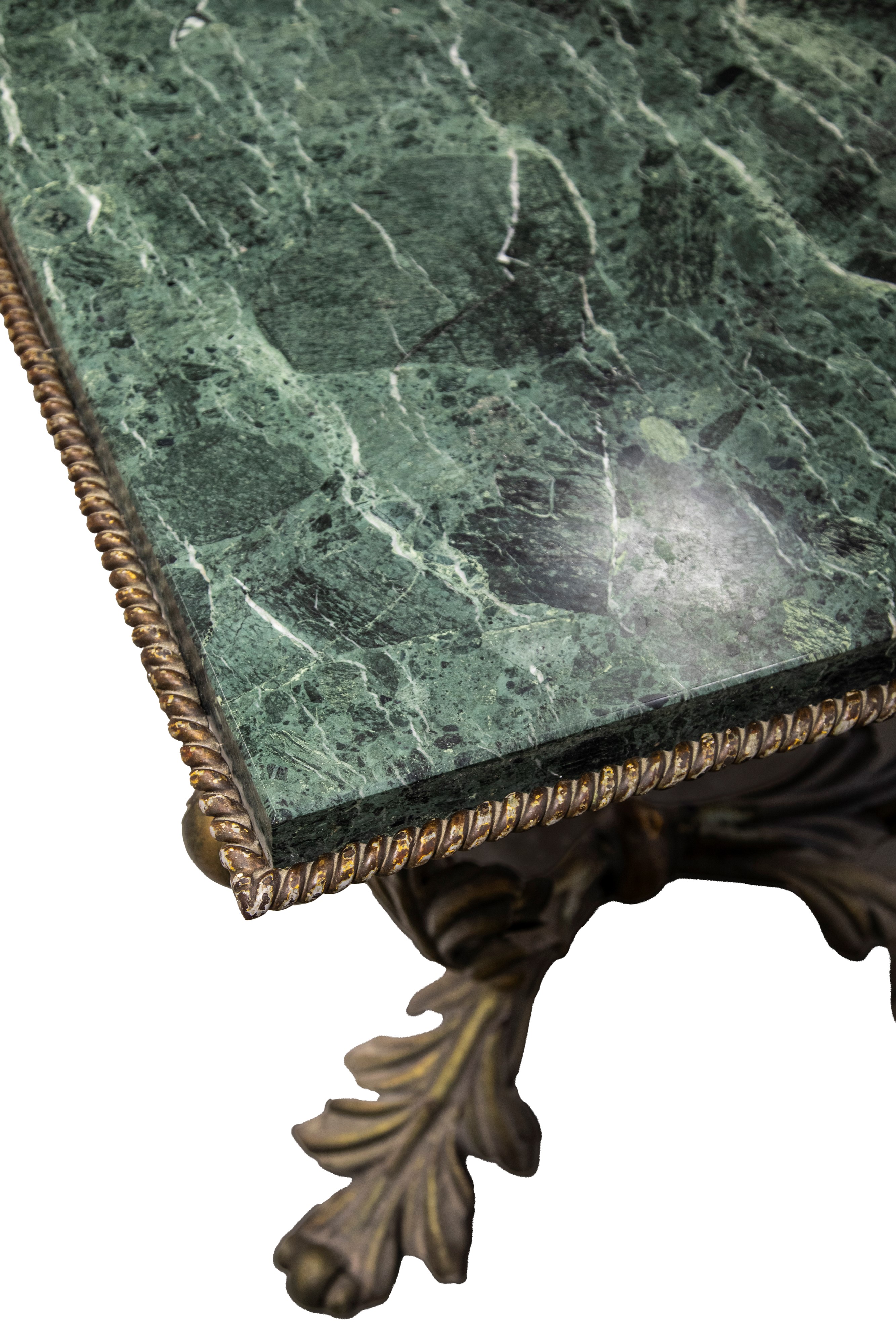 Tavolo con piano in marmo verde e struttura in metallo, gambe con motivi a foglie