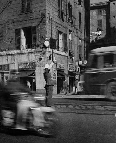 Il vigile, Genova, stampa vintage ai sali d'argento, anni 1950