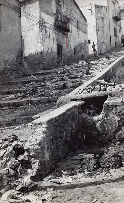 Serie di 28 fotografie in bianco e nero