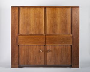 cm 155 x 167 x 47
Una credenza della ser