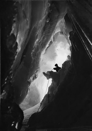 Nel crepaccio, 1950

Stampa vintage alla