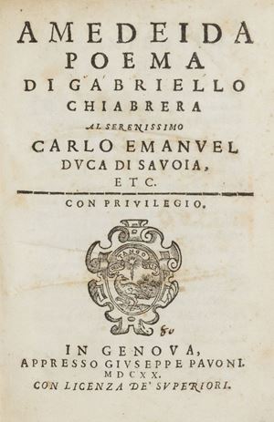 Prima edizione di questo celebre poema dedicato a Carlo Emanuele I di Savoia, composto in ottava rima e appartenente al genere encomiastico, nel quale si narrano le imprese immaginarie di Amedeo VI di Savoia, detto il Conte Verde, alla difesa di Rodi contro i Turchi. Il poeta lavorò ai ventitrè canti che compongono l’opera per quasi trent’anni, rimaneggiandoli o addirittura riscrivendoli, a volte per ragioni morali ed estetiche, più spesso per assecondare i desideri del dedicatario sovrano sabaudo. Gabriele Chiabrera (1552-1638), dichiaratamente antimarinista, contrappose, infatti, allo stile pieno di “arguzie” e di “concetti” una poesia più semplice e più legata ai modelli classici, fra i quali predilesse il latino Orazio e i greci Pindaro e Anacreonte. Parenti, Prime edizioni italiane, p. 155; Gamba, 1863: “Edizione bella e non comune”; Razzolini, pp. 113-114; Belloni, p. 26; BM-STC XVII, 222; Brunet, I, 1842; Graesse, II, 133; Michel-Michel, II, 88; Quadrio, VI, pp. 679-680; Ruffini, 288; Vinciana, III, 2754. Amedeida. Poema.