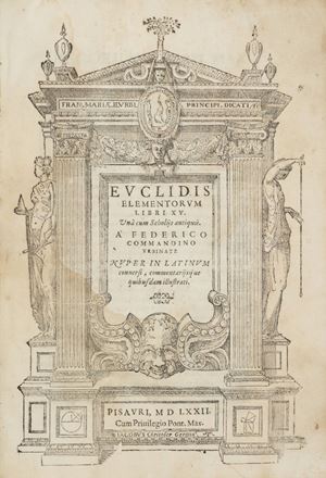 Prima edizione in latino della versione di Federico Commandino dell'opera di Euclide.  
Commandino fu il più prolifico traduttore rinascimentale delle opere matematiche greche, oltre che essere un matematico competente. La sua traduzione dal greco con relativo commento segna una svolta per la diffusione delle dottrine euclidee. Adams E, 984.  Elementorum libri XV. Unà cum scholijs antiquis. A Federico Commandino Urbinate nuper in Latinum conversi, commentariisque quibusdam illustrati.