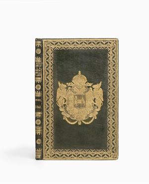 Elegante legatura eseguita dal celebre legatore Luigi Lodigiani (1777-1843). La sua attività iniziò nei primi anni dell'Ottocento e si svolse prevalentemente nell'ambito della corte milanese di Eugène de Beauharnais, Viceré d'Italia, dal 1805 al 1814, per la Regia Stamperia e per la Biblioteca di Brera. Dal 1815, dopo la riannessione del Lombardo Veneto da parte degli Austriaci, Lodigiani eseguì legature per l'Imperatore d'Austria Francesco I, per l'Arciduca Ranieri vicerè del Lombardo Veneto dal 1818, per la moglie di Napoleone, Maria Luisa d'Austria, duchessa di Parma dal 1816 al 1831.  Atti dell'imp. regia Accademia di belle arti in Milano per la distribuzione de' premi [...]