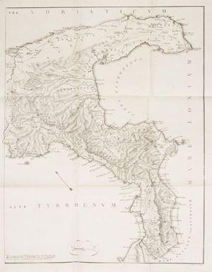 Romanelli (1756-1819), storico e archeologo nato in Abruzzo, si trasferì a Napoli e presto divenne Prefetto della Biblioteca della Croce e Prefetto della Biblioteca dei Ministeri, socio dell'Accademia Pontaniana e dell'Istituto d'Incoraggiamento. Esemplare in barbe a fogli chiusi.
 Antica topografia istorica del regno di Napoli