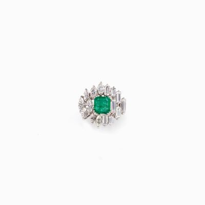 Anello in Smeraldo e Diamanti in Oro Bia