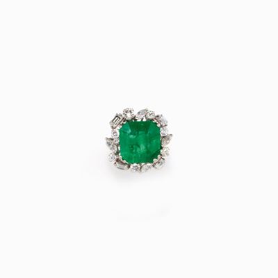 Anello in Smeraldo e Diamanti in Oro Bia