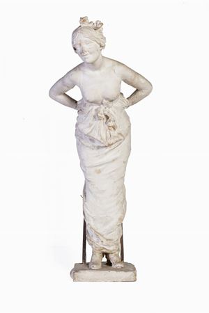 Giovane donna a figura intera