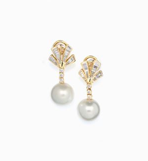 PAIO DI ORECCHINI IN DIAMANTI E PERLE AU