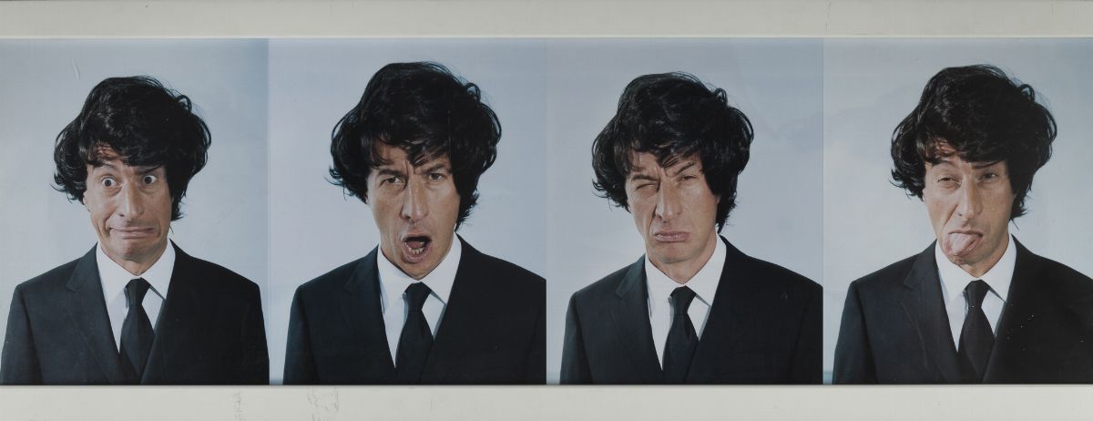 Maurizio Cattelan - Comunicazione, 2005, C-print (recto e verso)