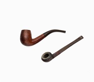 Le due pipe provengono direttamente da casa Saba, per il tramite di Sergio Miniussi che le ricevette in dono da Linuccia Saba, sua cara amica. Pipe