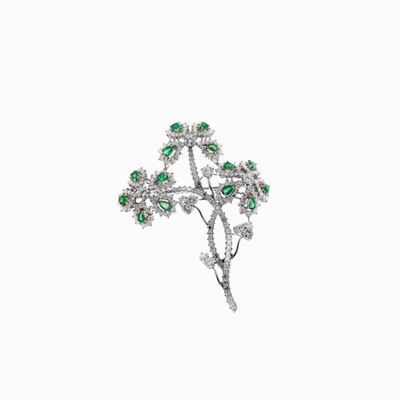 Spilla in Platino, Diamanti e Smeraldi,