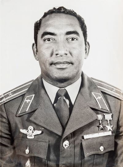 Ritratto Dell'astronauta Cubano Tamayo in Uniforme
