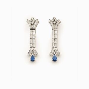 PAIO DI ORECCHINI IN PLATINO, ZAFFIRI E 